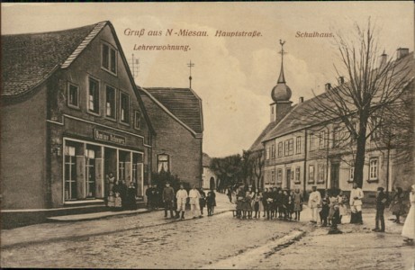 Alte Ansichtskarte Gruß aus N-Miesau, Hauptstraße, Schulhaus, Lehrerwohnung