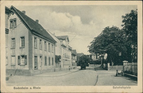 Alte Ansichtskarte Bodenheim a. Rhein, Bahnhofsplatz