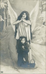 Alte Ansichtskarte Engel mit Kind, 
