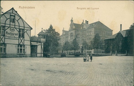 Alte Ansichtskarte Aschersleben, Burgplatz mit Lyzeum