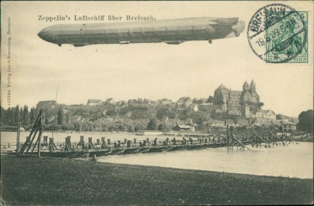 Alte Ansichtskarte Breisach am Rhein, Zeppelin's Luftschiff über Breisach