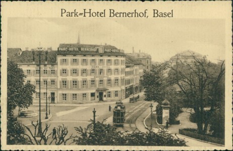 Alte Ansichtskarte Basel, Park-Hotel Bernerhof mit Straßenbahn, Rückseite mit Stadtplan von Basel
