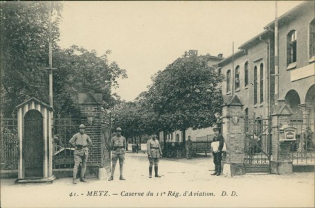 Alte Ansichtskarte Metz, Caserne du 11e Rég. d'Aviation