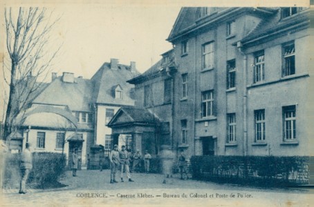 Alte Ansichtskarte Koblenz, Caserne Kléber - Bureau de Colonel et Poste de Police
