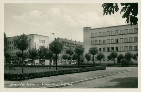 Alte Ansichtskarte Ludwigshafen am Rhein, Postamt am Bürgermeister Kraft-Platz