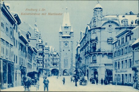 Alte Ansichtskarte Freiburg im Breisgau, Kaiserstrasse mit Martinstor im Schnee, Pferdekutsche