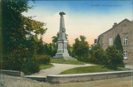Alte Ansichtskarte Lindlar, Am Kriegerdenkmal