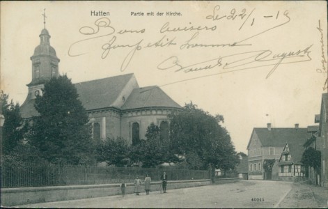 Alte Ansichtskarte Hatten (Bas-Rhin), Partie mit der Kirche